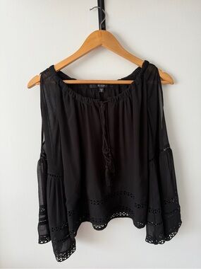 GUESS Black Cold-Shoulder Crochet-Trim Peasant Top